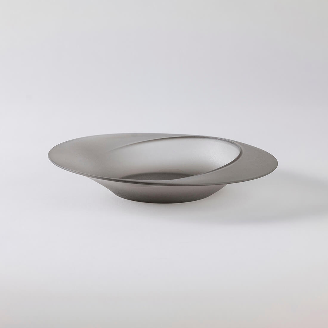 ARAS（エイラス） 食器 皿 深皿 25.7cm スクープ スモークグレー 割れ