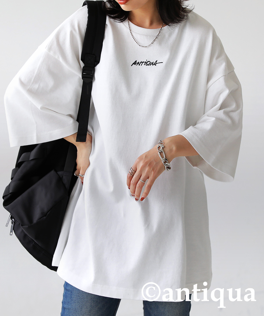 antiqua 新品・未使用・タグ付き ロゴ付きTシャツ☆白・Psize antiqua 刺繍ロゴ入り バスクTシャツ Tシャツ レディース 半袖