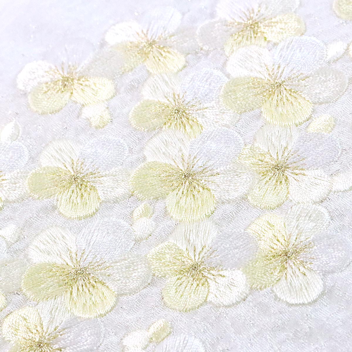 長襦袢 単衣 梅の花模様 金彩 暈し 刺繍半衿付 乙女色 J-289 長襦袢 単衣 暈し 梅の花模様 薄桜色 半衿付 J-304 - メルカリ