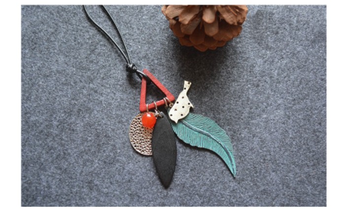 ペンダント 革 アクセサリー 