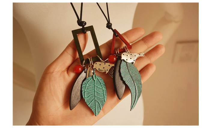 ペンダント 革 アクセサリー 