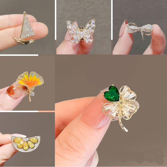 ピンブローチ 4枚花びら クローバー 上品 小ぶり