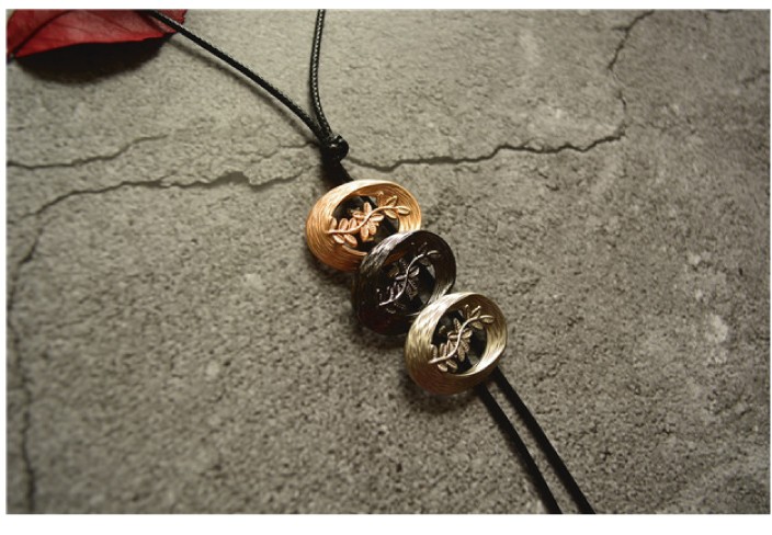 ペンダント 革 アクセサリー 