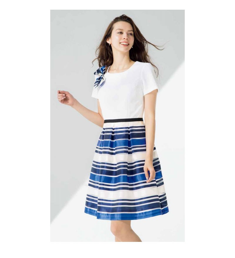 ◆DAKS ブルー パターン 半袖 ワンピース DAKS(ダックス) ワンピース・オールインワン(レディース) - 海外