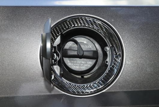品多く フューエル タンク キャップ 装飾 ステッカー 適用: ダッジ/DODGE チャレンジャー 2009-2020 エクステリア ブラックカーボン・レッドカーボン AL-KK-7255 AL