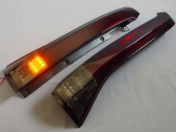 シャーク チューブテールランプ レッドスモーク フルLED NT25SER-3LTB-RSC-02 ニッサン セレナ C25 2005年05月〜2010年10月_1