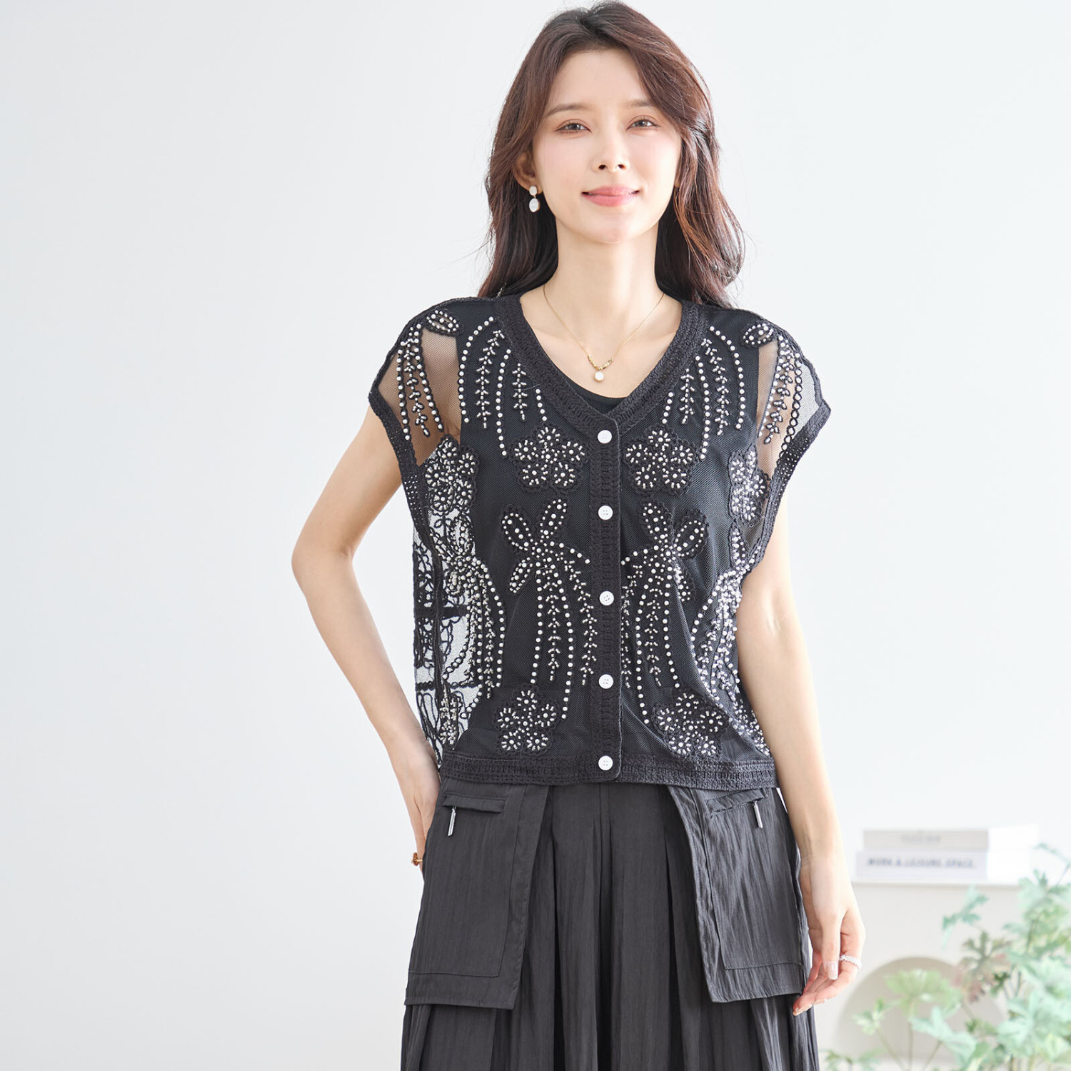 TRUBE TRUBE【2025新作】【M〜L】パール刺繍レースシアーベスト