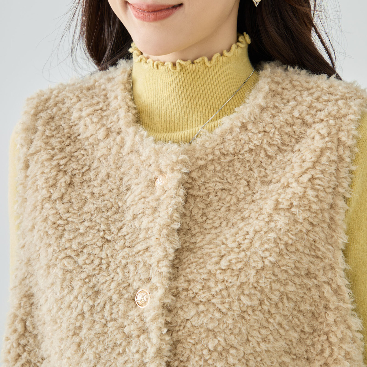 TRUBE 【SALE 20%OFF 1/6 10:00まで】ベスト フェイクファーベスト 前