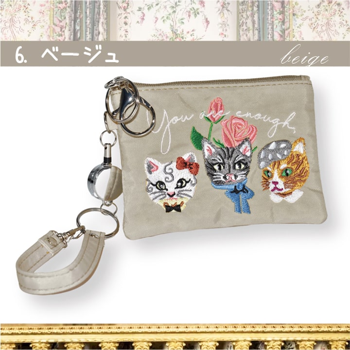 ベージュカラー どんな装いにも馴染む猫刺繍パスケース