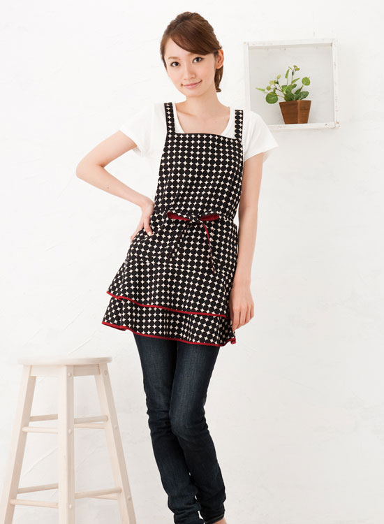 ピアリマーマ　フリル付き黒エプロン fit=scale-down,w=1200