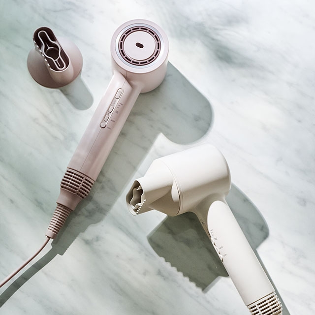 フェスティノ 豪華特典付き ツヤ ニュアンス ドライヤー収納スタンドセット SMHB-047 SMHB-047-S 大風量 速乾 1200w マイナスイオン コンパクト 超軽量 収納ケース付き 遠赤外線 潤い 小型 最強 すぐ 乾く FESTINO Tsuya Nuance Dryer FESTINO（フェスティノ） 豪華特典付き ツヤ ニュアンス ドライヤー