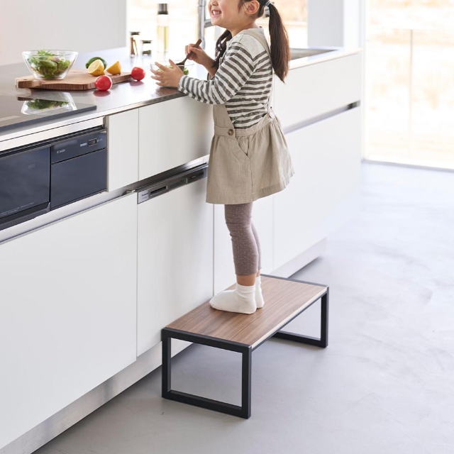 山崎実業 踏み台 タワー W60 4903208101257 4903208101264 ステップ台 玄関踏み台 玄関ベンチ 脚立 椅子 子供 昇降 玄関台 ワイド 幅広 頑丈 木 | tower | 04