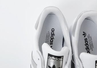 adidas Originals(アディダス オリジナルス) メタリックランニングスニーカー“SUPERSTAR” superstar-12000