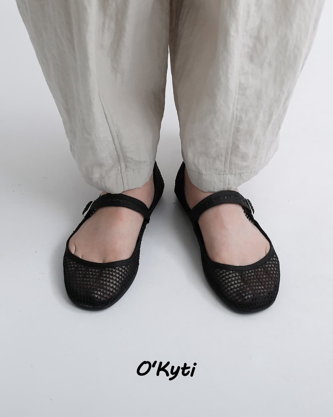 O'Kyti（オキティ） O'KYTI メッシュ ボタンストラップ バレエシューズ