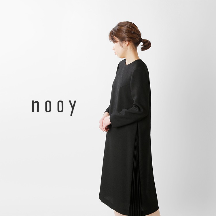 ボトムスス単品 【未使用】nooy ラインドレス ブークレジャガード 黒