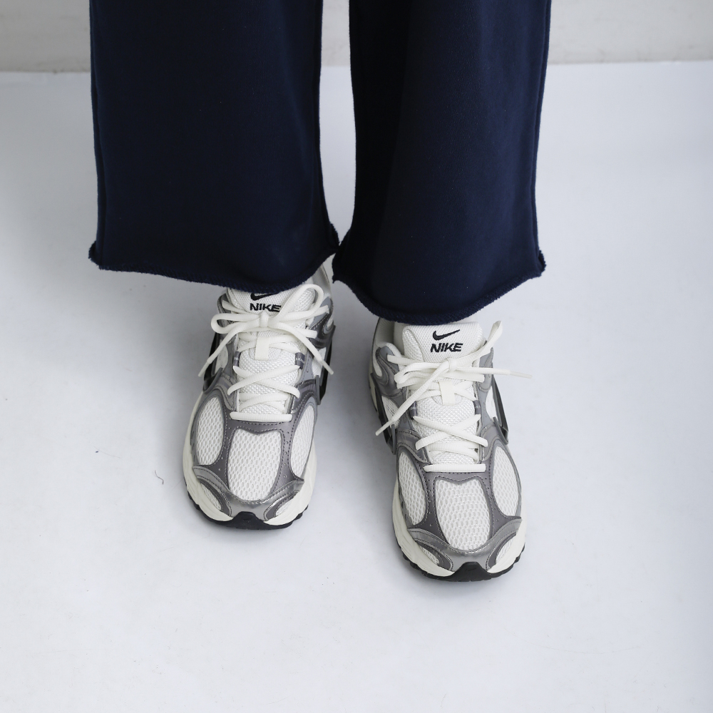NIKEV5 RNR スニーカー hj5228