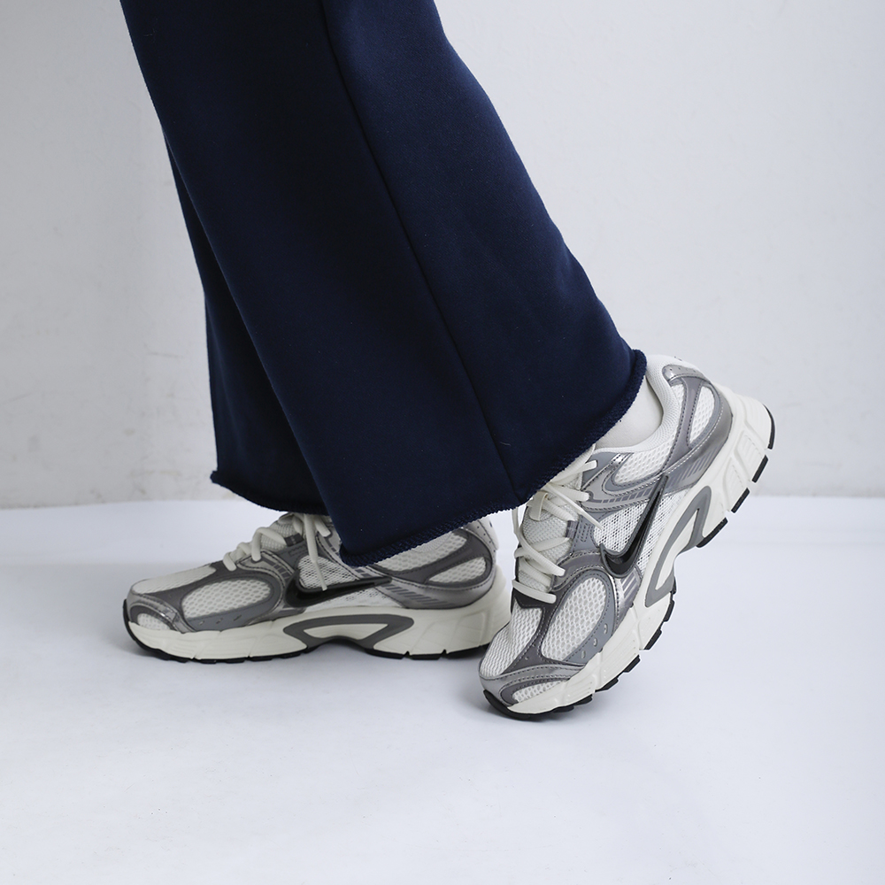 NIKEV5 RNR スニーカー hj5228