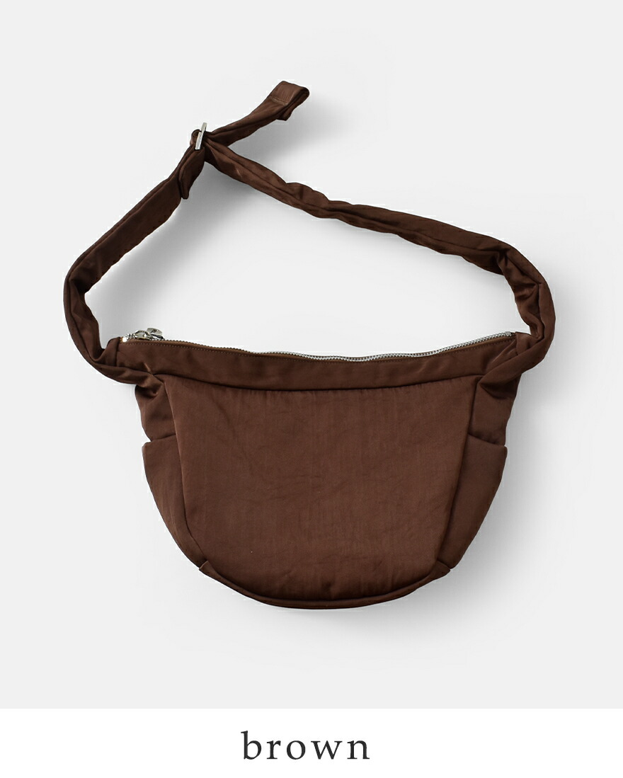 ITTI（イッチ） 撥水 三日月型 ショルダーバッグ ANNIE PUFFER TOWN