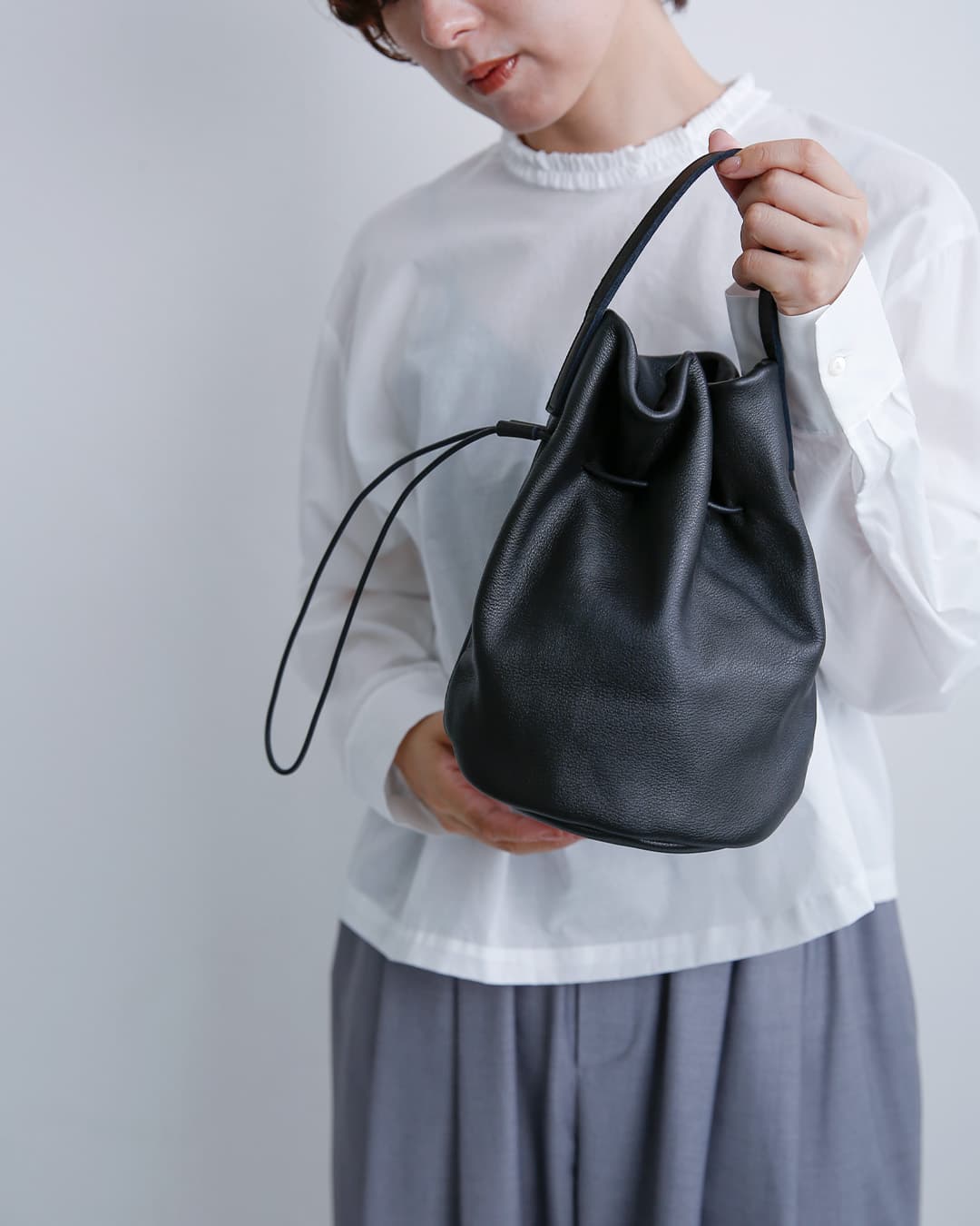 mormyrus（モルミルス） レザー 巾着 ハンドバッグ m-143 秋冬