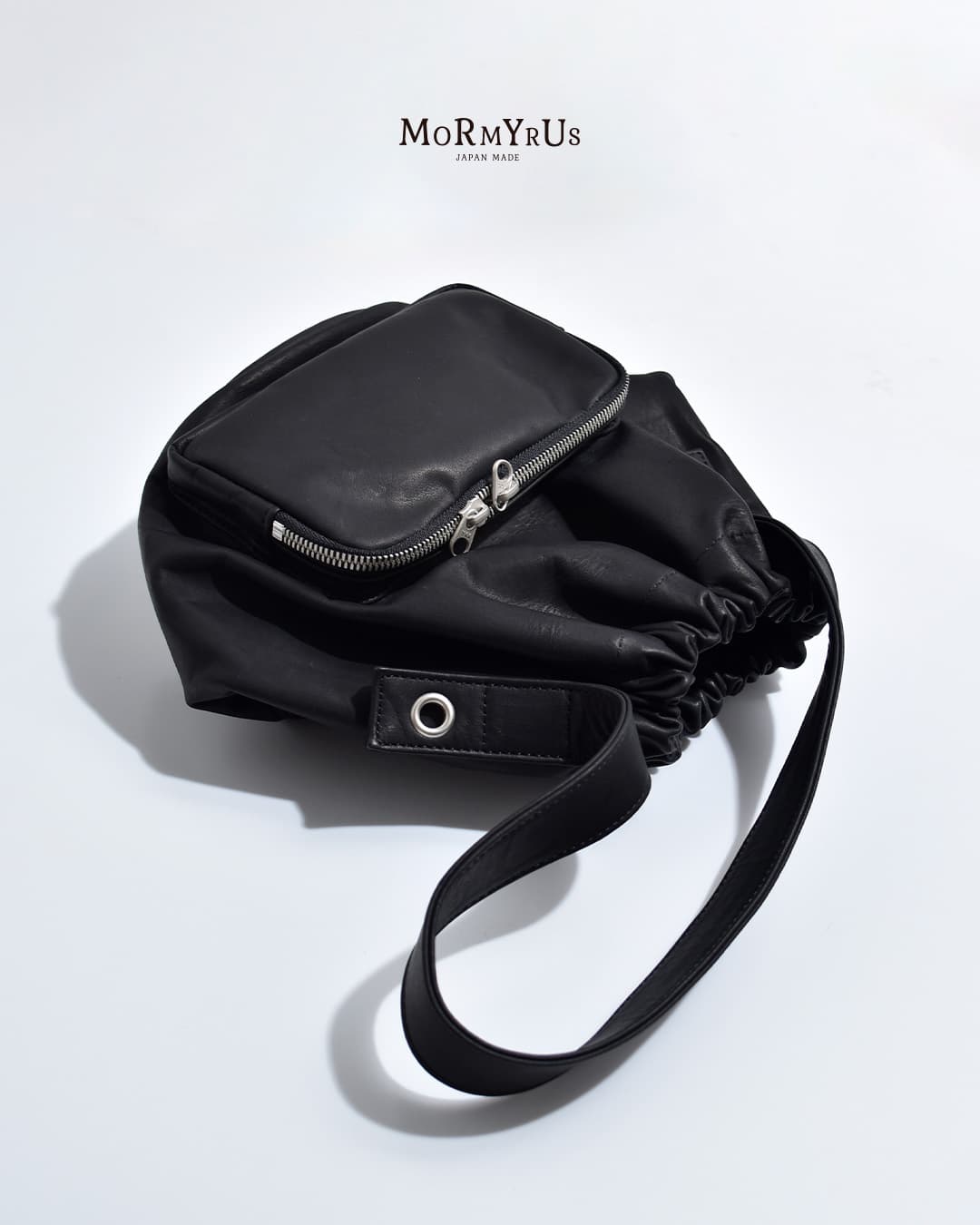 [モルミルス] レザー ジップポケット ショルダー バッグ mormyrus（モルミルス） レザー ジップポケット ショルダー バッグ