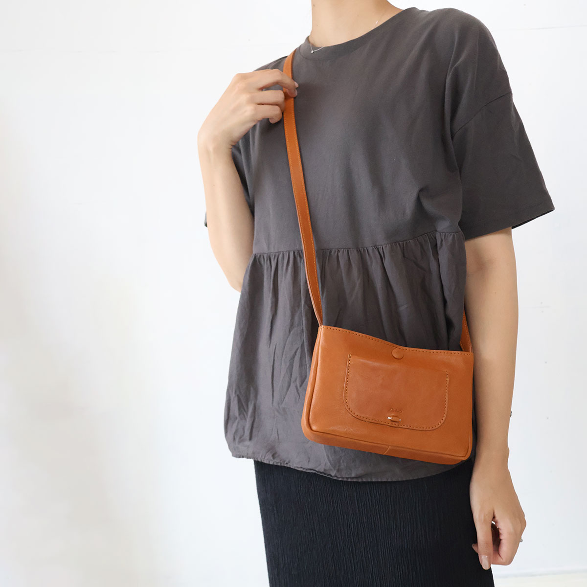 Dakota(ダコタ) ミニショルダーバッグ ポシェット レザービーズ ハグ Dakota(ダコタ) ミニショルダーバッグ ポシェット レザービーズ ハグ
