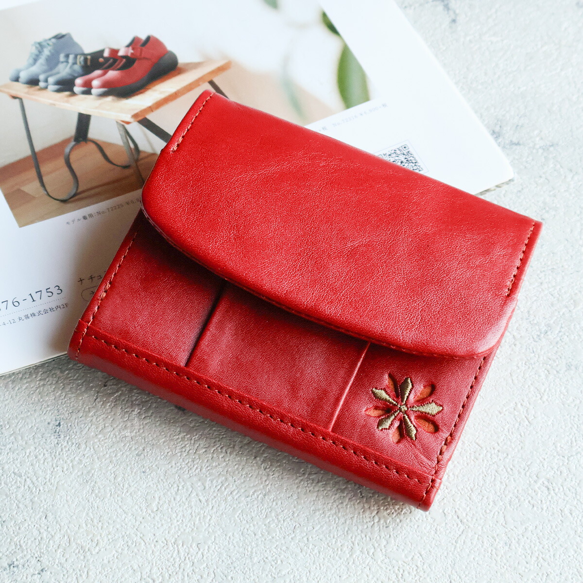Sybilla（シビラ） 二つ折り財布 ボックス型小銭入れ 刺繍 パンチング