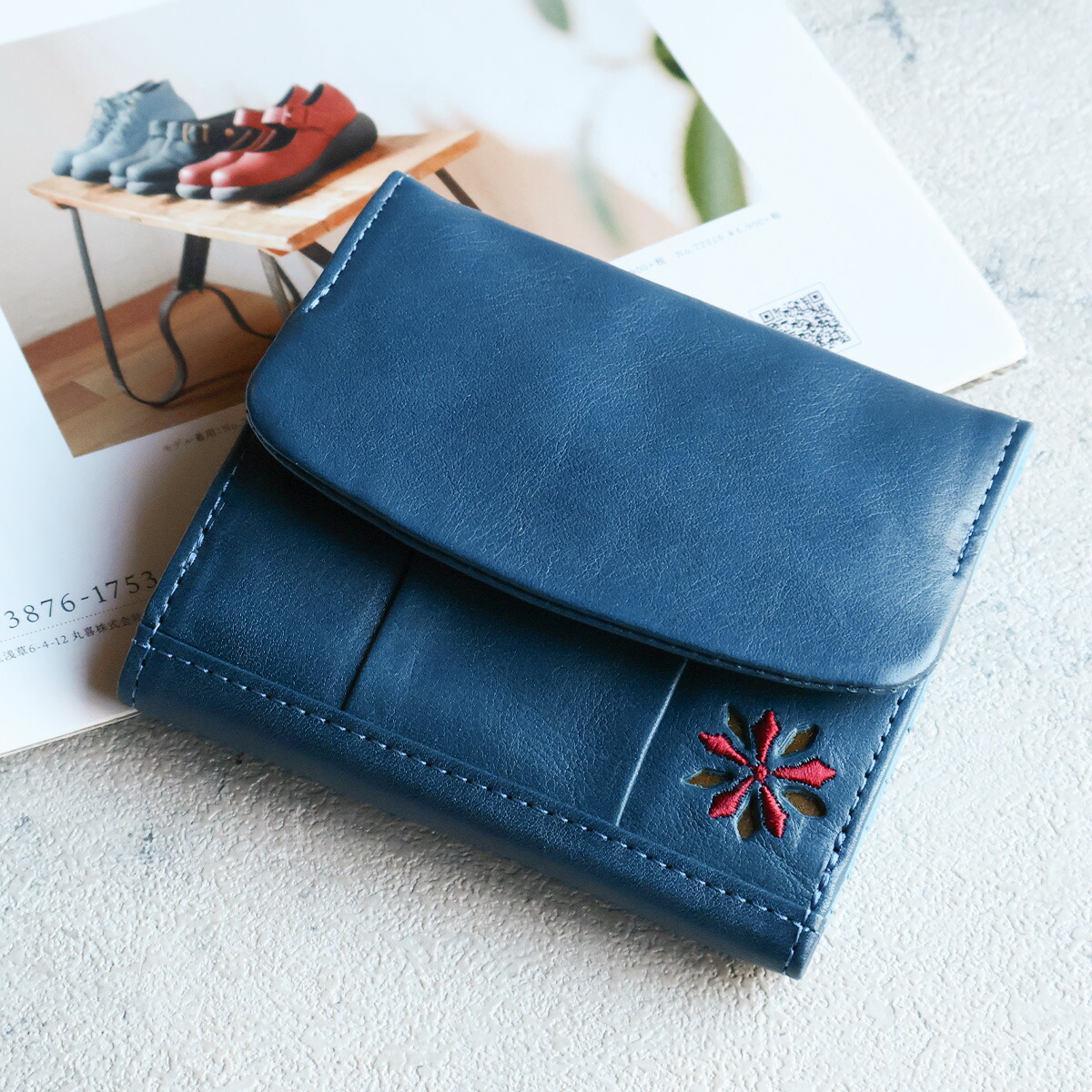Sybilla（シビラ） 二つ折り財布 ボックス型小銭入れ 刺繍 パンチング