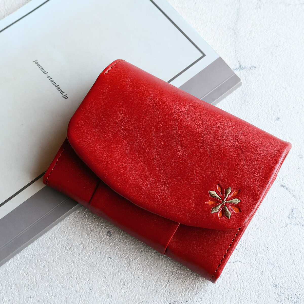 Sybilla（シビラ） 二つ折り財布 かぶせ 刺繍 パンチング 花 ワン
