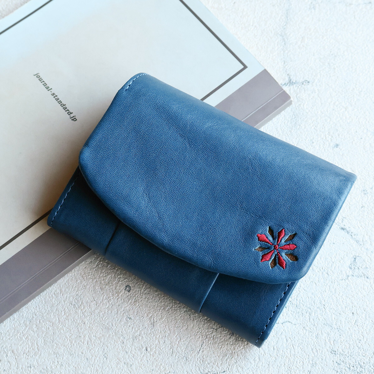 Sybilla（シビラ） 二つ折り財布 かぶせ 刺繍 パンチング 花 ワン