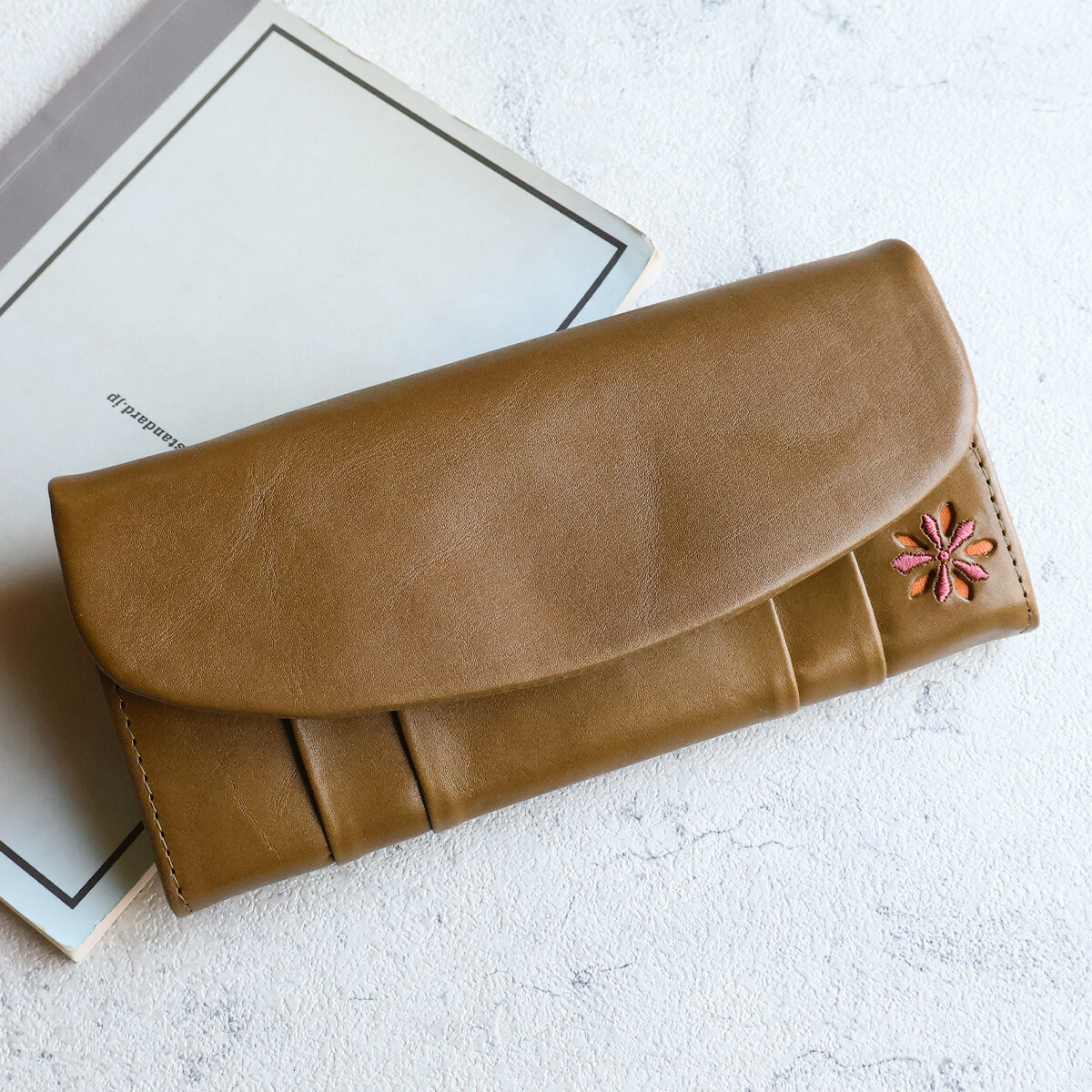 Sybilla（シビラ） かぶせ長財布 刺繍 パンチング 花 ワンポイント