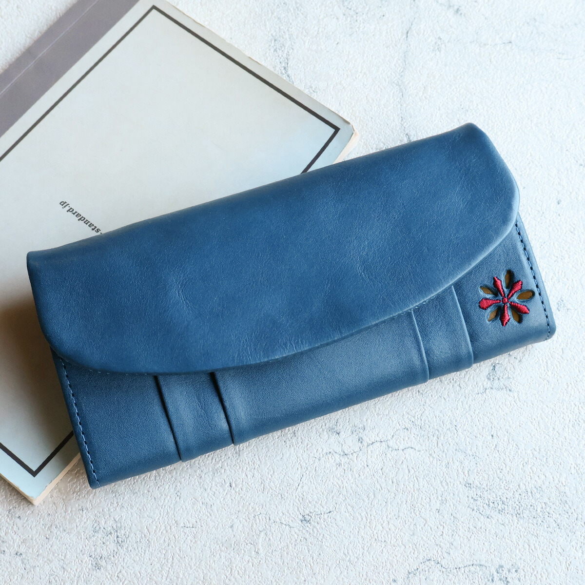 Sybilla（シビラ） かぶせ長財布 刺繍 パンチング 花 ワンポイント