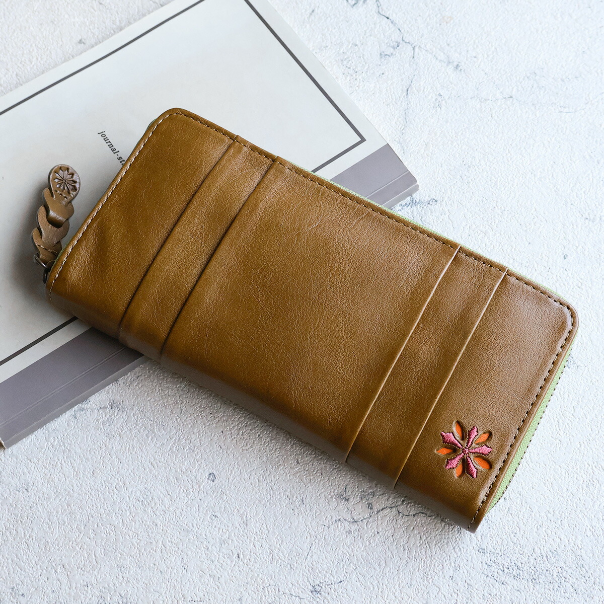 Sybilla（シビラ） ラウンドファスナー長財布 刺繍 パンチング 花 ワン