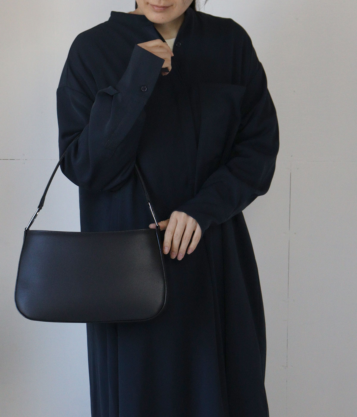 【新品】ELLIE オフショルダートップス　ブラック 6431031-m2.jpg