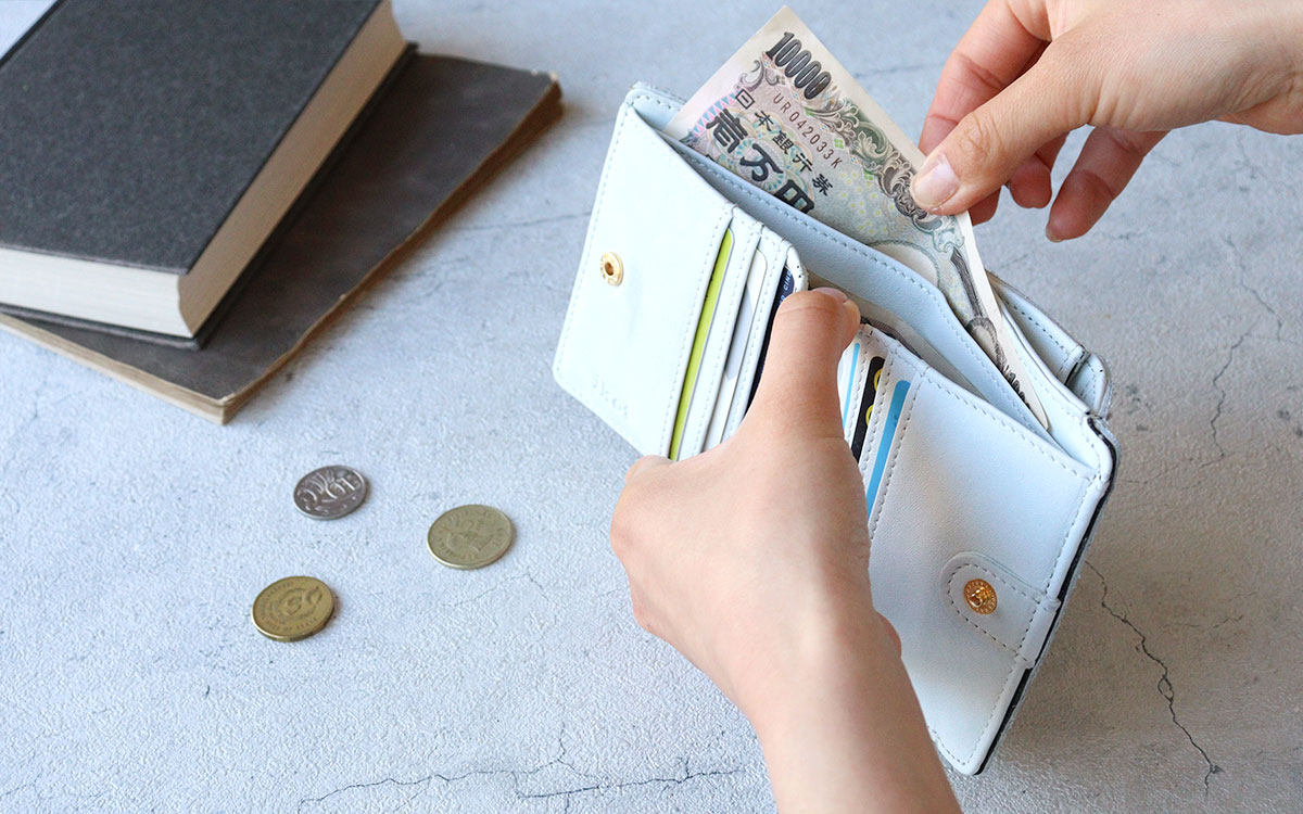 ikot（イコット） 二つ折り財布 クラッキングレザー 本革 牛革