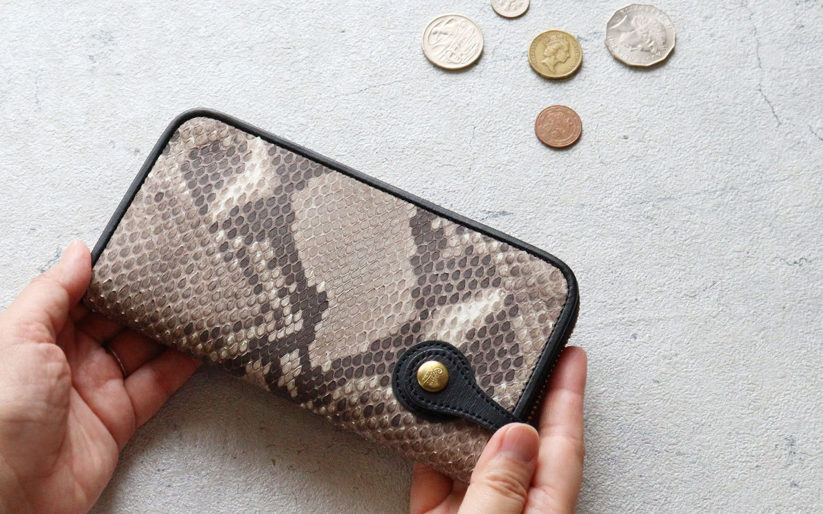 廃盤希少☆極美品★robita パイソン　リボン型長財布 ブラック robita（ロビタ） 財布 長財布 robita python パイソン ヘビ革 本革