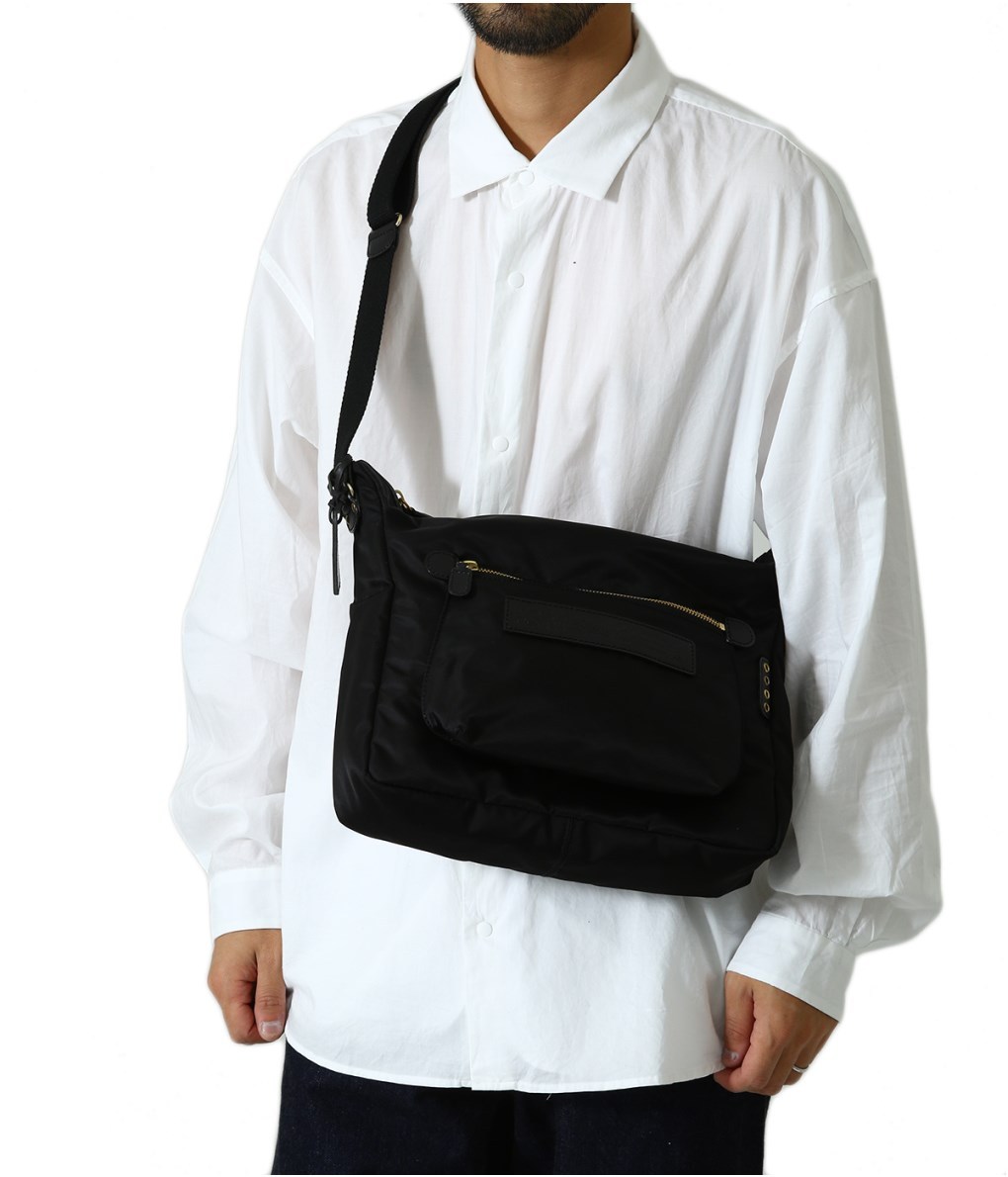 Felisi / フェリージ ： Shoulder Bag（M）/ 全2色 ： 05-4-4-DS