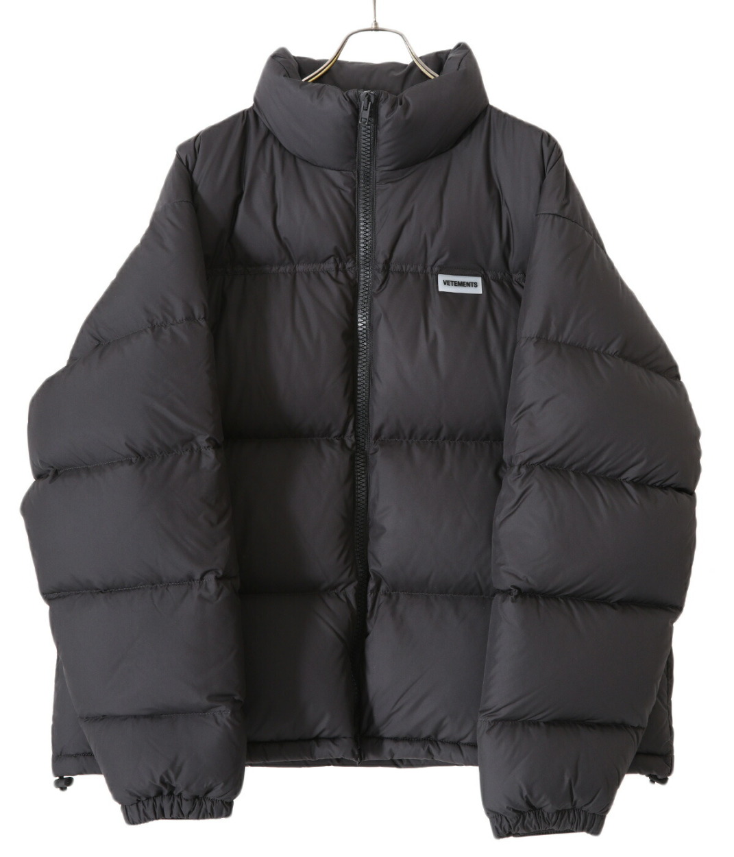 30%OFF】VETEMENTS / ヴェトモン ： LOGO PUFFER JACKET ： UA53JA400B