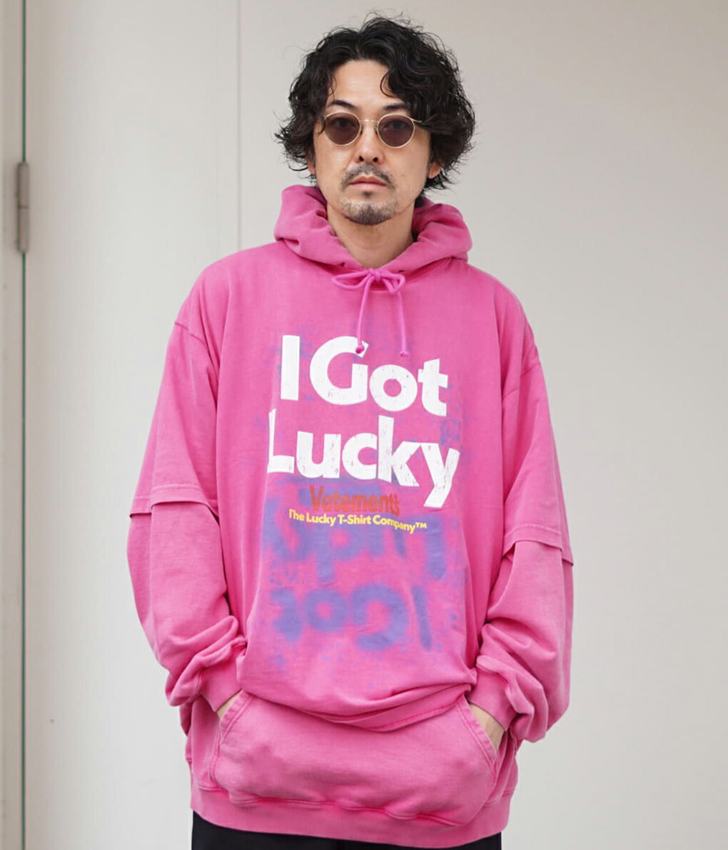 VETEMENTS / ヴェトモン ： I GOT LUCKY T-SHIRT ： UA53TR590P