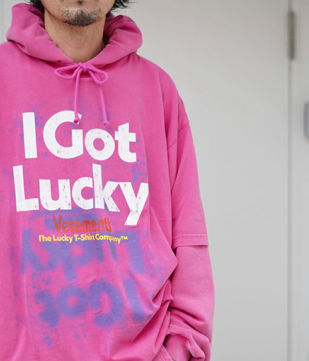 VETEMENTS / ヴェトモン ： I GOT LUCKY T-SHIRT ： UA53TR590P