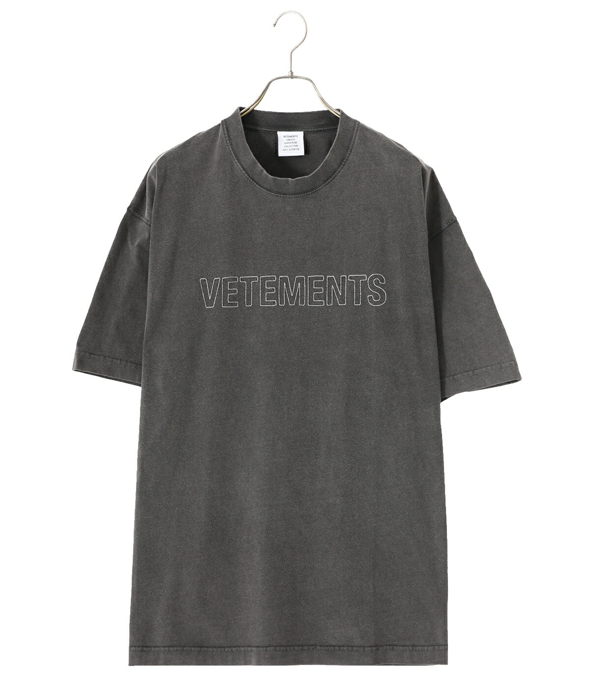 関税送料込み【VETEMENTS-ヴェトモン-】ピラミッドロゴ Tシャツ VETEMENTS 【40%OFF】VETEMENTS / ヴェトモン ： LOGO OUTLINE T