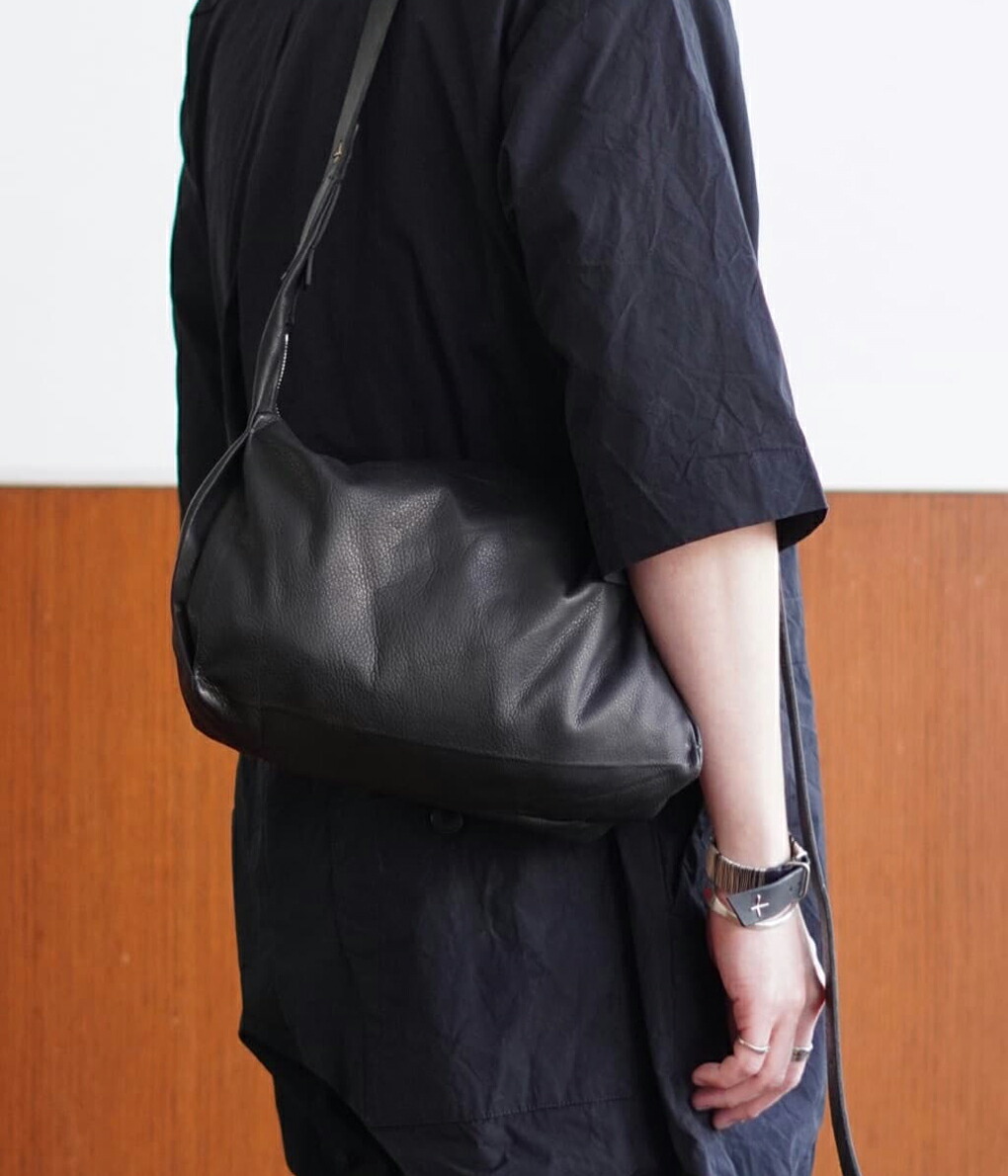 m.a+ / エムエークロス ： zipper medium rectangular shoulder ： BM22Z-SY10-GR30 :  bm22z-sy10-gr30 : ARKnets - 通販 - Yahoo!ショッピング