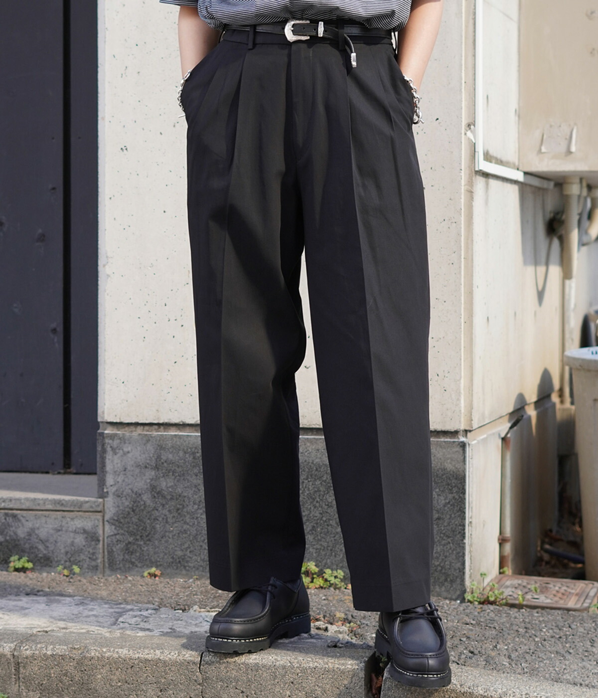 markaware（マーカウェア） ： CLASSIC FIT DOUBLE PLEATED TROUSERS