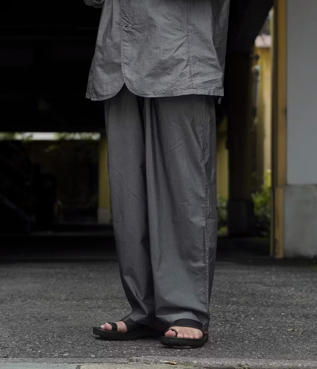 GOLD / ゴールド ： COTTON SILK CHAMBRAY 1TUCK EASY PANTS 25B