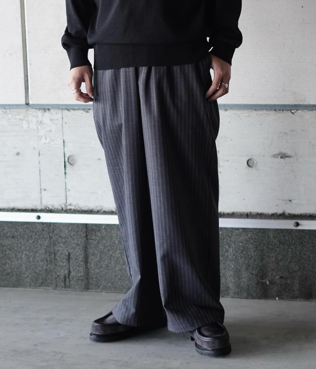 marka（マーカ） ： WIDE CYLINDER FIT EASY PANTS -2/72 WOOL