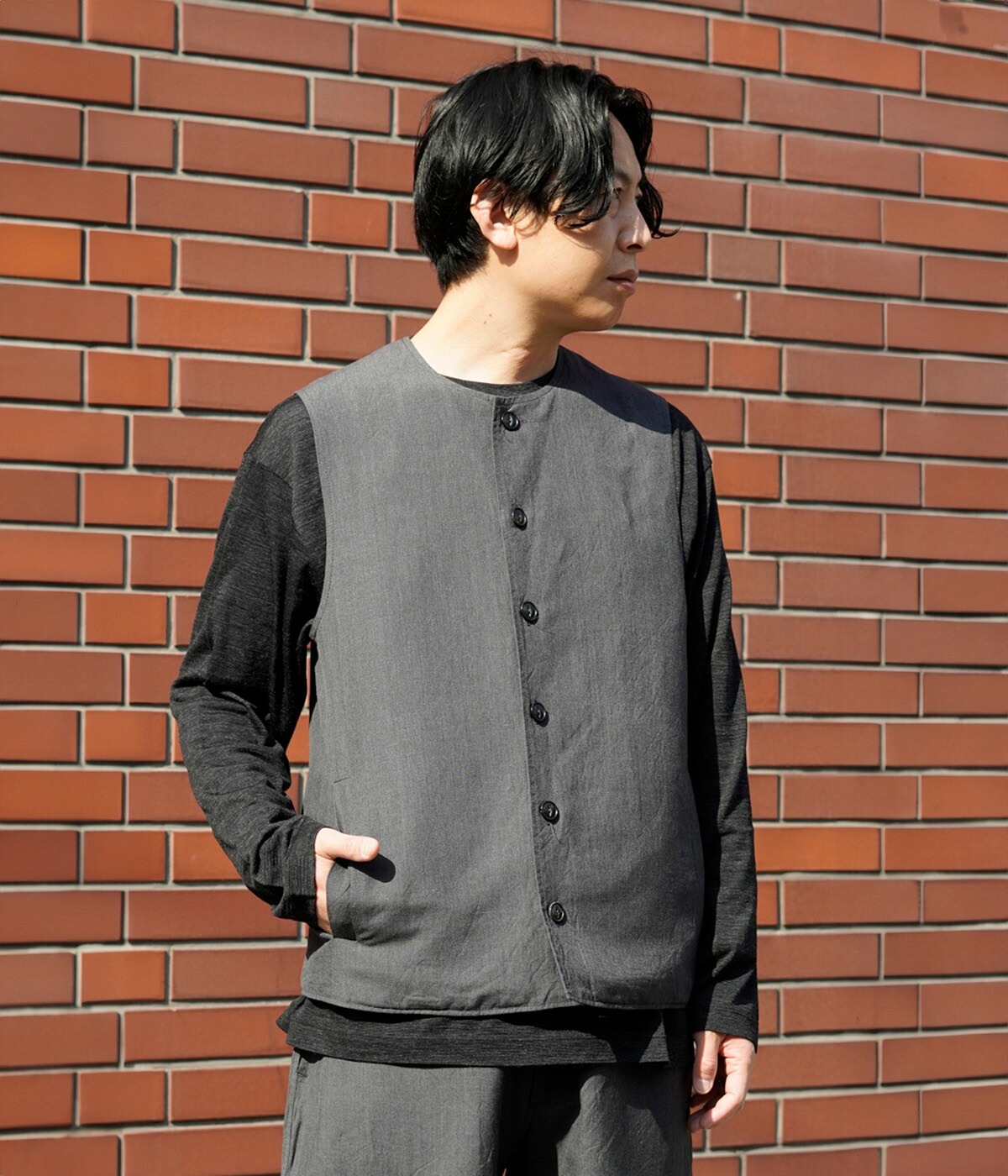 GOLD / ゴールド ： LINEN WOOL TROPICAL CREW NECK VEST 26A-GL15864