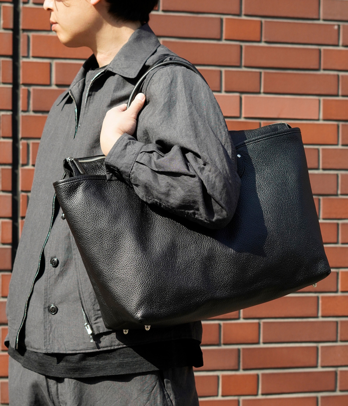 Felisi（フェリージ） ： Tote Bag Zipper LD Leather ： 24-45-LD-DS