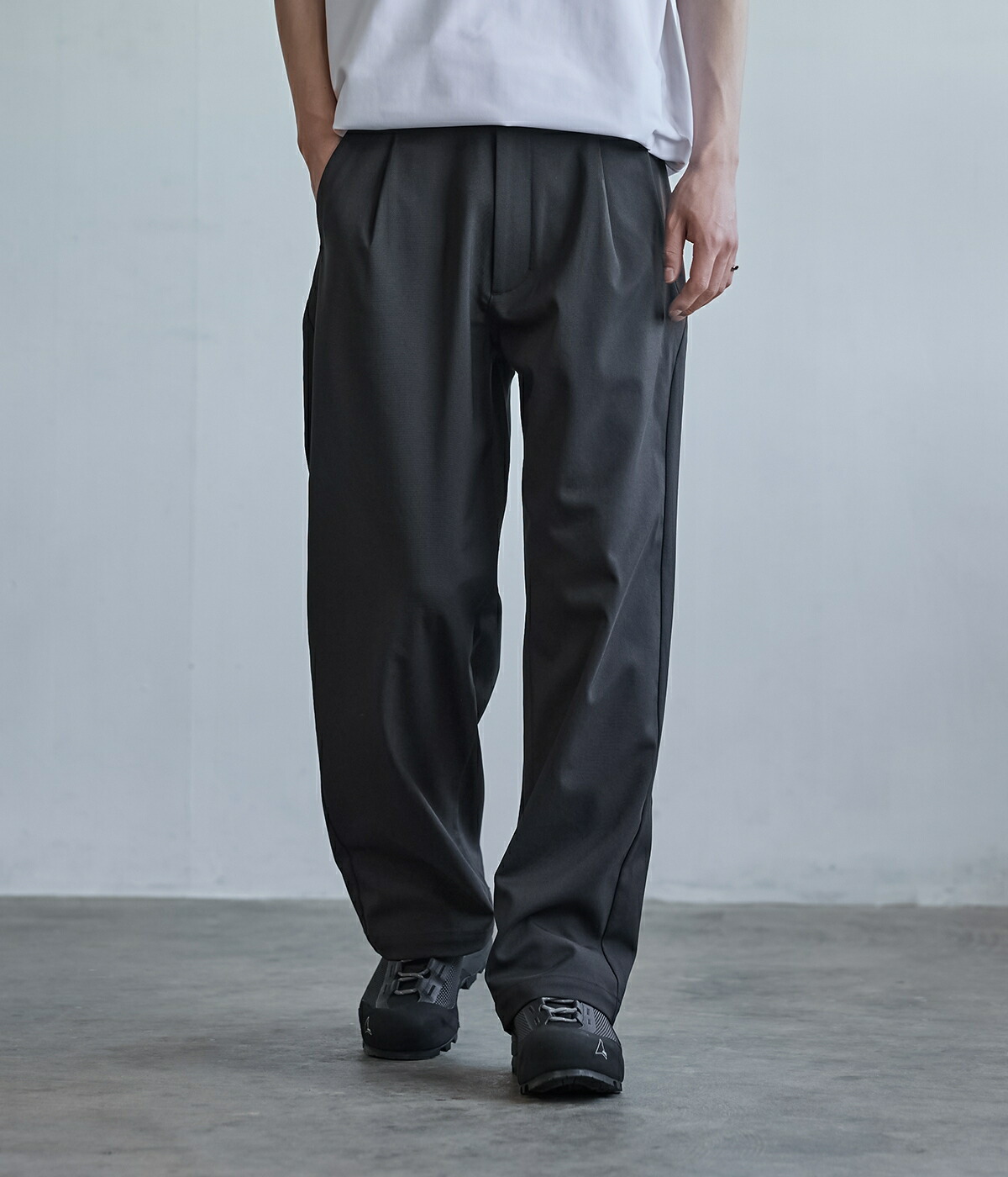 GOLDWIN（ゴールドウイン） ： 別注 Dry Stretch Twill Tuck Straight