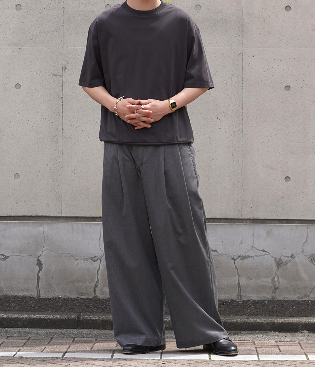 marka（マーカ） ： TWO TUCK BUGGY TROUSERS -WASHABLE 2/72 WOOL