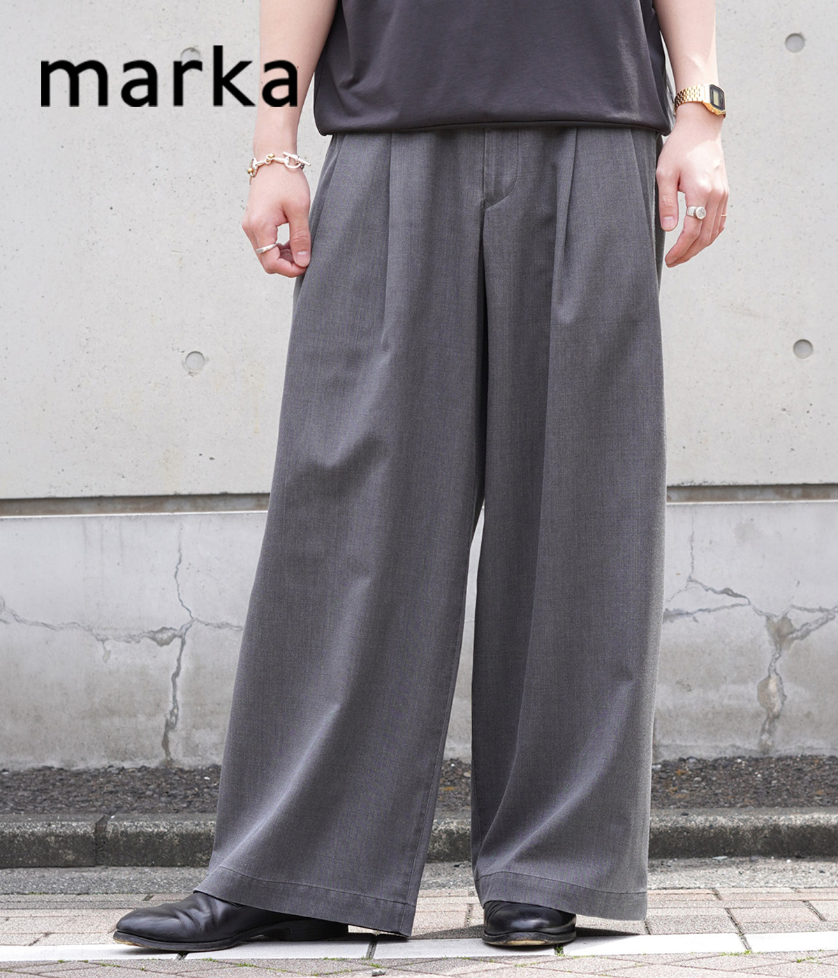 marka（マーカ） ： TWO TUCK BUGGY TROUSERS -WASHABLE 2/72 WOOL