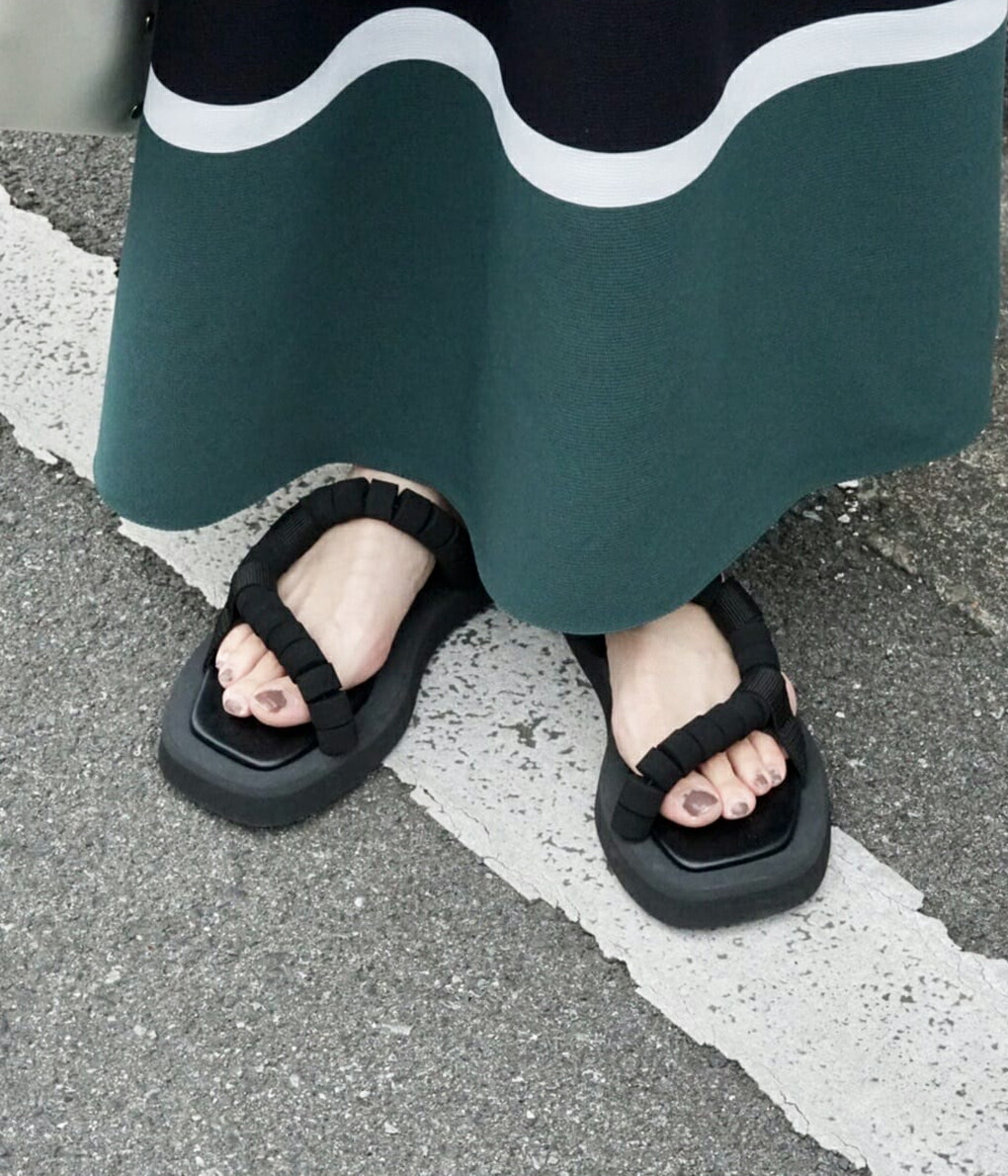 エンダスキーマ　サンダル かまぼこソールが特徴的なHender Schemeのレザーサンダルを購入